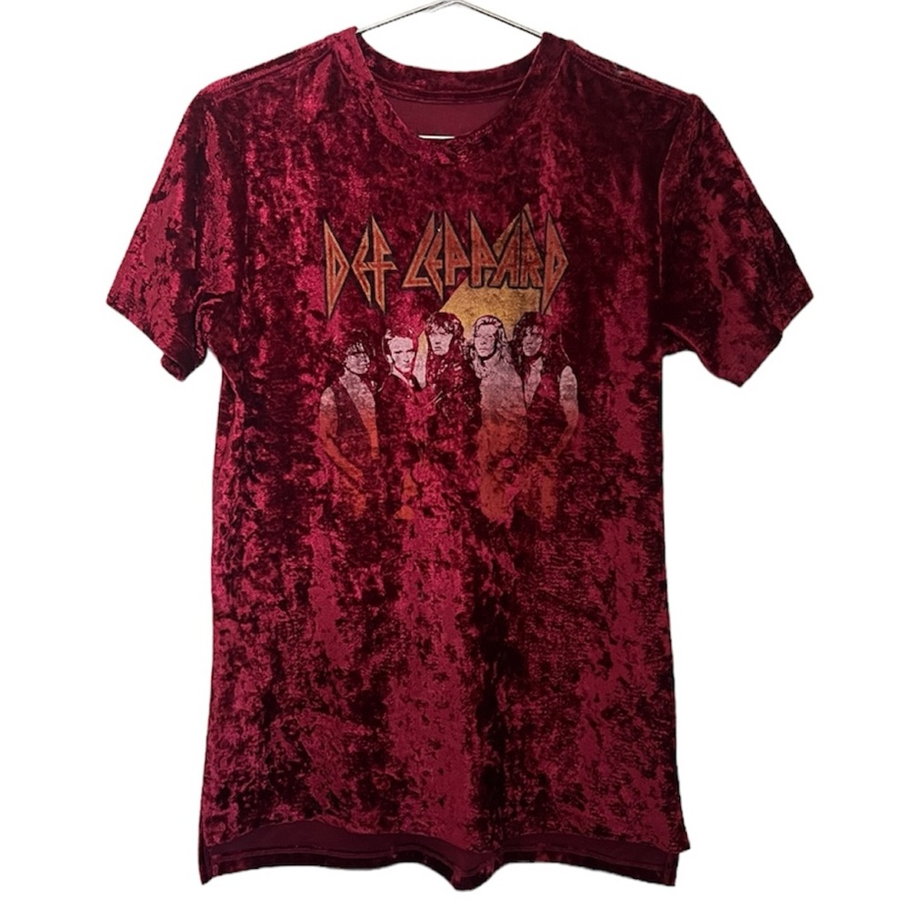 Def Leppard velour tee shirt. Side M boho/band tee/festival burgundy in color